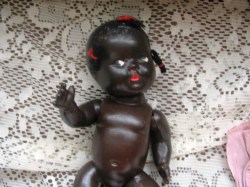 BLACK DOLL RED RIBBONS MAIN SUIT_01
